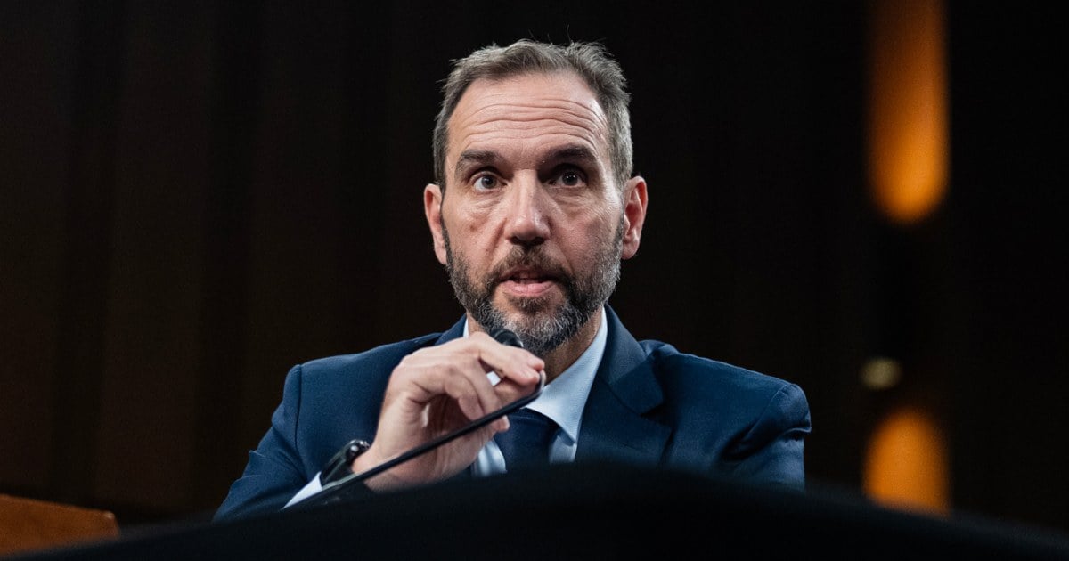 Senator’s Basketball Mix-Up Derails Gotcha Moment at Jack Smith Hearing
