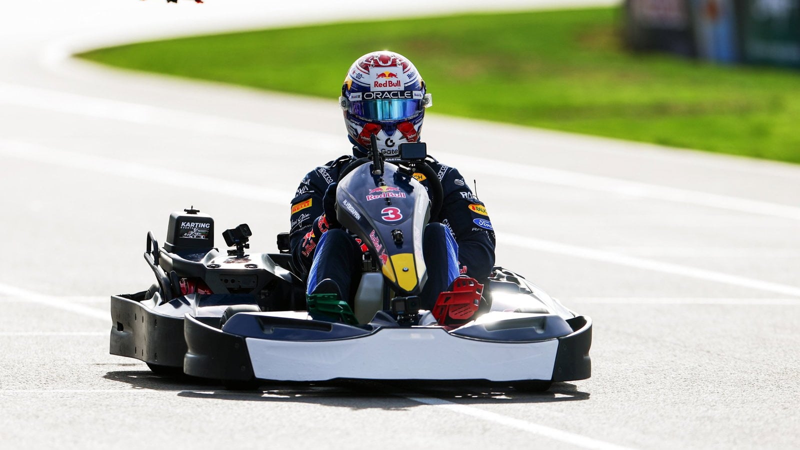 Max Verstappen Overtakes 100 Karters in 14 Laps at Silverstone