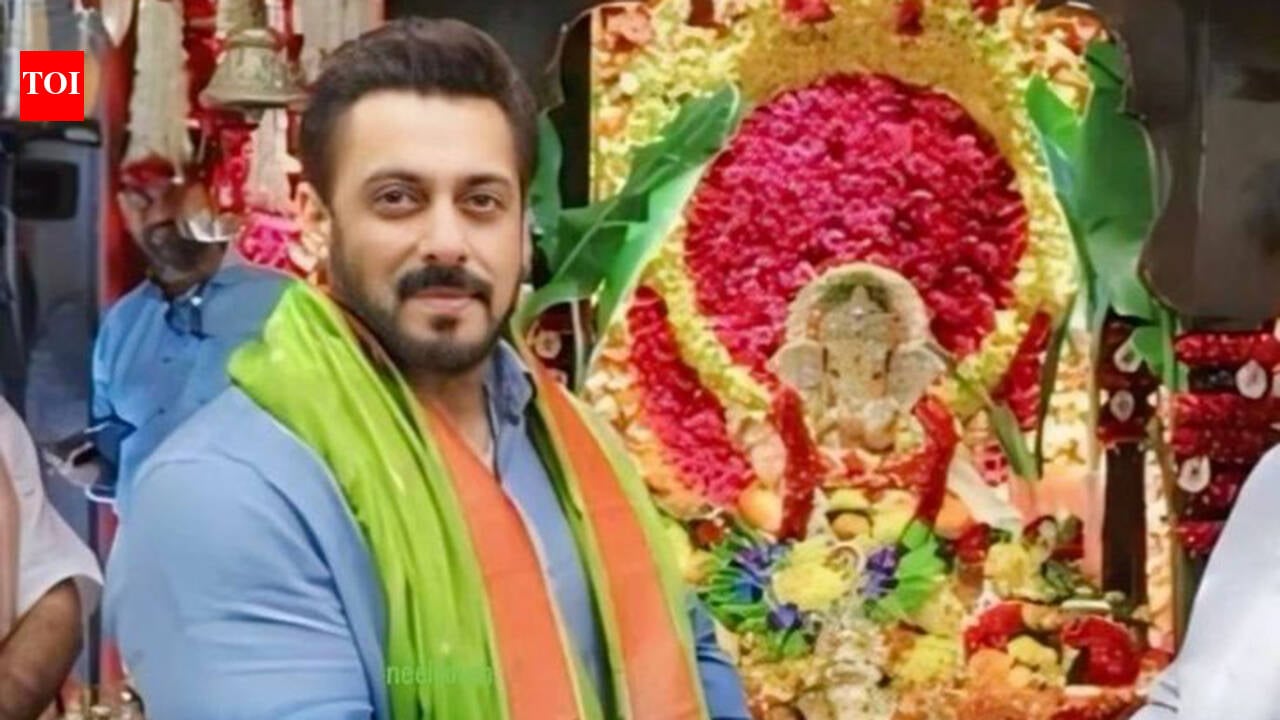 Salman Khan Joins Family For Ganesh Chaturthi At Sohail Khans Home