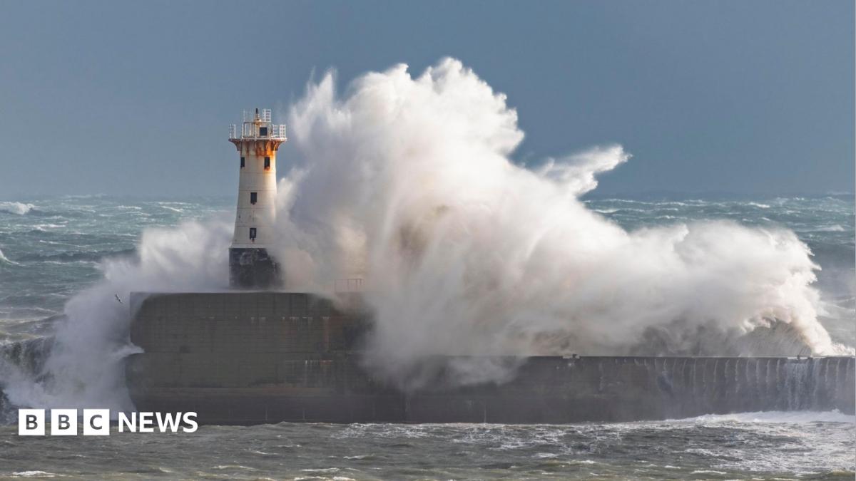 Large waves at Hatton, Aberdeenshire