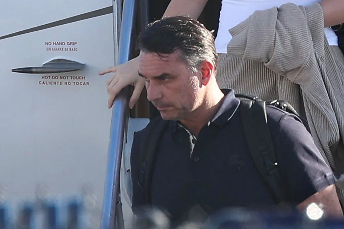 Flávio Bolsonaro Denies Fleeing Brazil After Miami Arrival